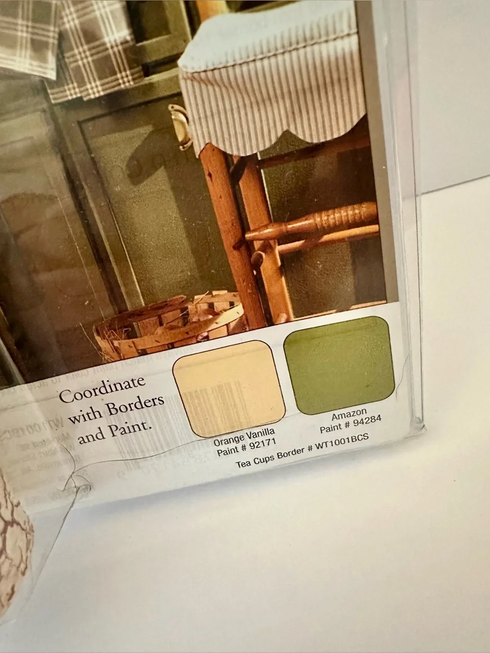 Teacups Welcome Wallpaper Border in Green and Cream – Home Accents